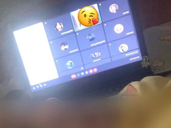 Nam sinh chăm chú học online, zoom kỹ bức hình phát hiện ngay điều bất thường khiến giáo viên nào cũng 'muốn xỉu'