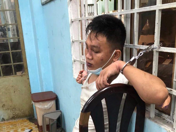 TP.HCM: Thượng úy công an bị kẻ nghi ngáo đá đâm trọng thương khi làm nhiệm vụ