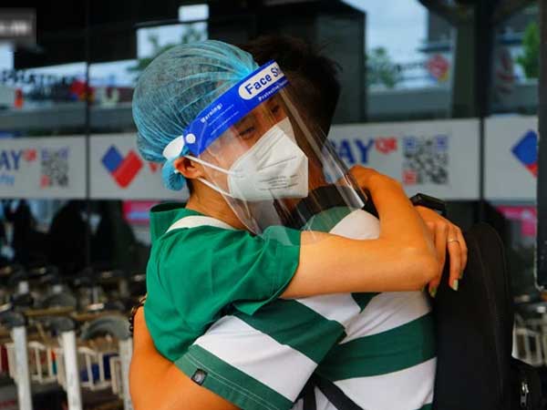Đoàn 300 sinh viên Y hỗ trợ chống dịch lên đường về Hà Nội: 'Tạm biệt nhé, chúng tớ sẽ rất nhớ Sài Gòn'