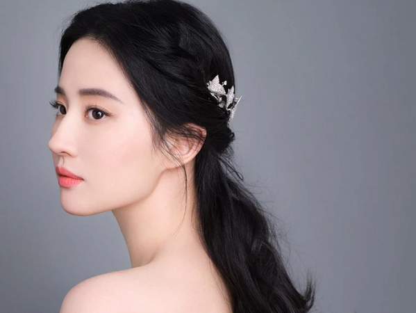 Góc nghiêng cực phẩm của dàn sao Cbiz: Triệu Lệ Dĩnh, Dương Mịch lại bị một tiểu hoa 9x 'vượt mặt'