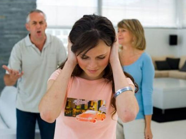 Bố mẹ đẻ cho 2 tỷ góp xây nhà bên chồng nhưng vẫn bị mẹ chồng dọa đuổi ra ngoài đường