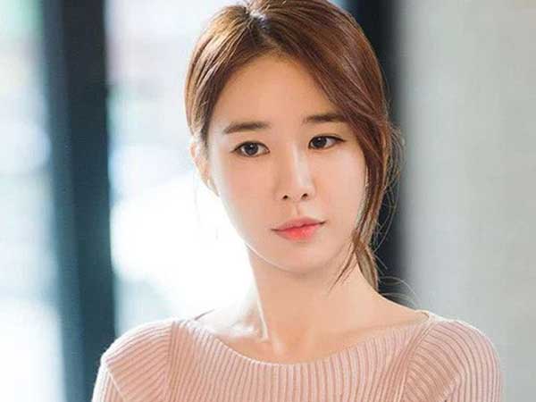 Đêm tân hôn mẹ chồng đập cửa đòi vàng cưới, tôi bình thản đưa ra 1 tờ giấy khiến bà chết lặng