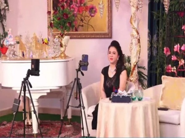 Bà Phương Hằng phủ nhận việc Nhâm Hoàng Khang là 'cánh tay phải': 'Tôi với một kẻ phạm pháp không thể chung chí hướng được'
