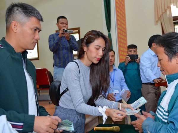 Bộ Công an đề nghị 2 huyện ở Nghệ An cung cấp thông tin về việc cứu trợ lũ lụt của vợ chồng ca sỹ Thủy Tiên