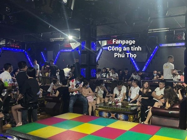 'Đột kích' quán bar phát hiện hơn 100 người có biểu hiện sử dụng ma túy