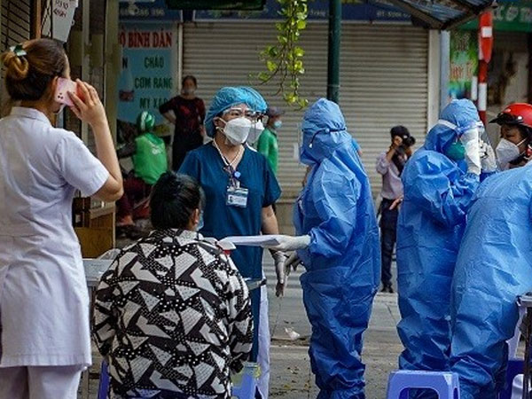 Sáng 8/10: Hà Nội phát hiện 3 ca Covid-19 cộng đồng là gia đình chủ cửa hàng nhôm kính