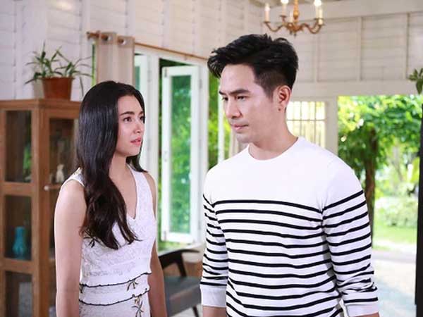 Phát hiện vợ vay tiền mẹ đẻ nên trách cô khinh chồng, cốc nước trên bàn của người phụ nữ đã giải thoát tất cả