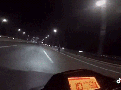Phóng xe hơn 100km/h trên cầu Nhật Tân, phượt thủ nhận cái kết khiến tất cả kinh hãi