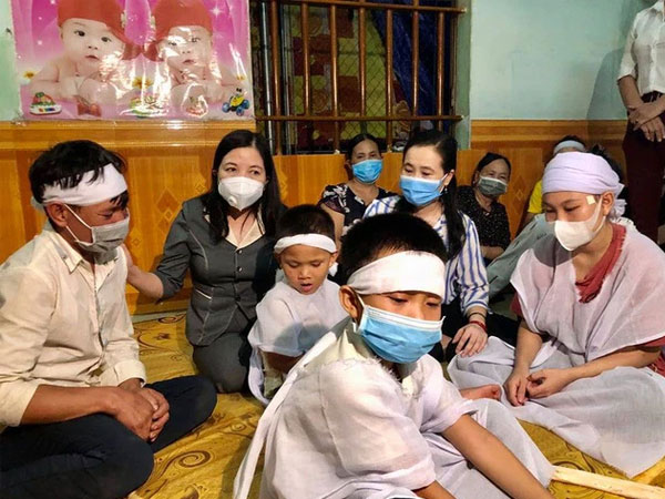 Hai mẹ con tử vong trên đường về quê: Chuyến hồi hương đau đớn với 2 hũ tro cốt