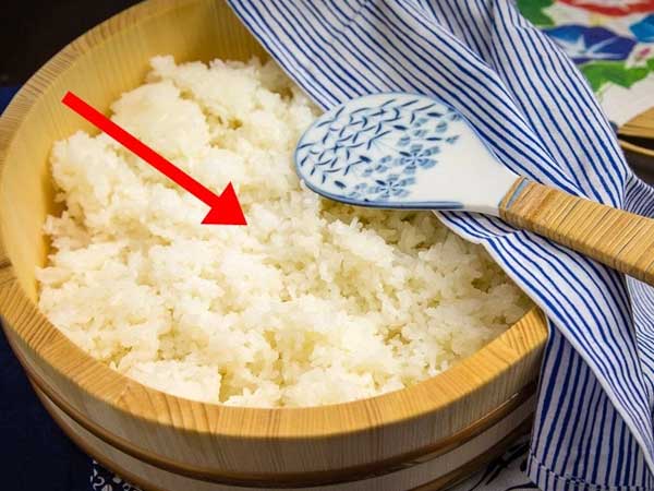 Khi cơm chín, người Nhật không ăn ngay mà làm thêm 1 bước 'đặc biệt', đơn giản nhưng giúp họ giảm cân và phòng ngừa tiểu đường hiệu quả