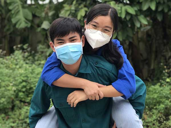 Nữ tình nguyện viên nhận lời tỏ tình khi đang là F0