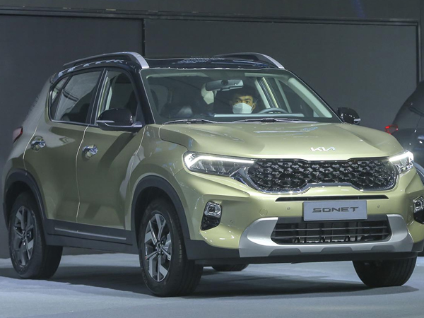 Kia Sonet bất ngờ ra mắt tại Việt Nam, chốt giá từ 499 triệu đồng