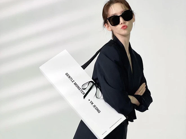 Yoona dùng đồ xịn nhưng tag nhầm hãng fake, netizen liền mỉa mai ngay một mỹ nhân Việt dùng hàng fake nhưng tag hãng xịn