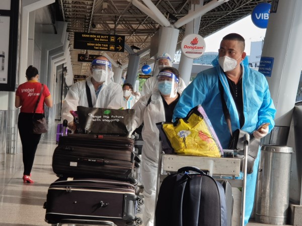 Hình ảnh ngày đầu Tân Sơn Nhất 'mở cửa' đón khách đến và đi các tỉnh