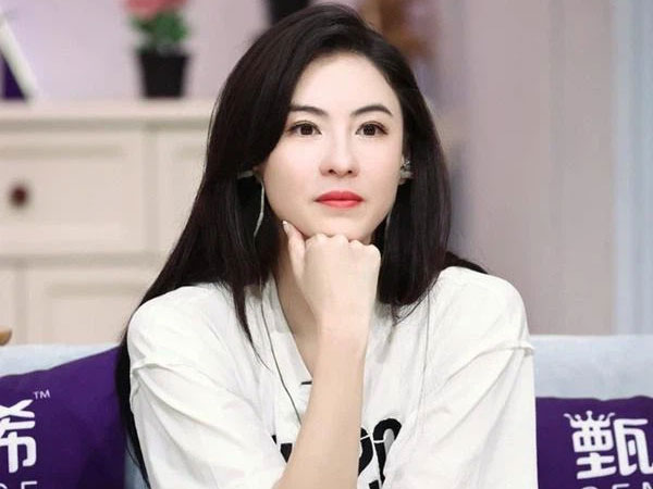 Phóng viên hỏi con trai thứ ba gọi Tạ Đình Phong là gì, Trương Bá Chi thể hiện EQ cao vút với 1 câu trả lời ngắn gọn