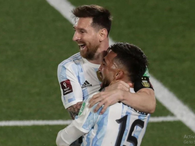 Messi giúp Argentina thu hẹp khoảng cách với Brazil