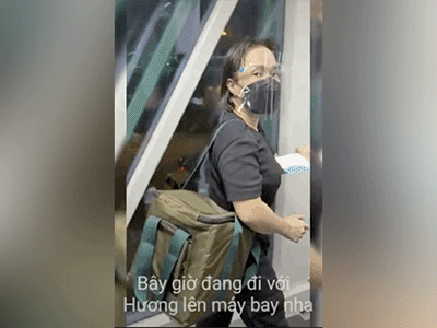 3 việc Việt Hương làm gây xúc động mạnh trên chuyến bay đưa tro cốt Phi Nhung từ Việt Nam về Mỹ đoàn tụ gia đình