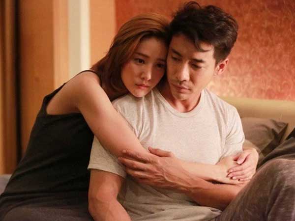 Vợ 'biến chất' khiến chồng tuyệt vọng để lại đơn ly hôn rồi bỏ đi, sau 1 tuần bất ngờ quay về mà anh phải òa khóc nhìn 1 thứ trong phòng ngủ