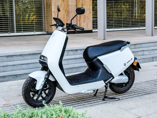 Mẫu xe máy điện đang giảm giá sốc 7 triệu: Sạc đầy pin đi 60km, mưa ngập 50cm vẫn chạy ngon
