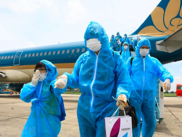 Hà Nội 'gợi ý' treo biển trước cửa nhà, quản lý chặt người từ TP HCM, Đà Nẵng
