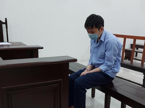 Hung thủ gí dùi cui điện vào hai phụ nữ, cướp tiệm vàng lĩnh án