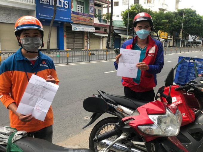 Vì sao shipper tại TPHCM đã tiêm đủ 2 mũi vắc xin vẫn phải xét nghiệm 3 ngày/lần?
