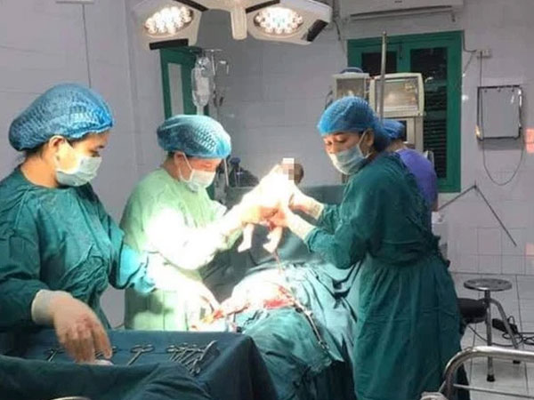 Thông tin bất ngờ vụ bé gái 11 tuổi sinh con bằng phương pháp mổ lấy thai ở Quảng Trị