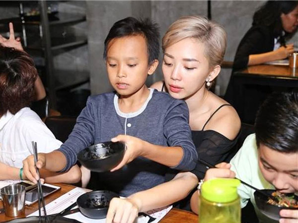 Sau khi khoá Facebook vì lên tiếng ồn ào của Hồ Văn Cường, Tóc Tiên có động thái mới trên Instagram?