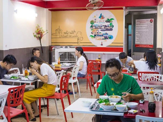 NÓNG: Từ 6h ngày 14/10, Hà Nội cho phép cửa hàng ăn uống bán tại chỗ, taxi, xe buýt được hoạt động trở lại
