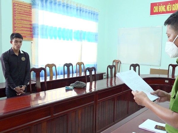 Nam thanh niên cưới bé gái 15 tuổi làm vợ