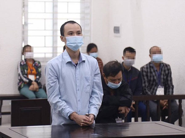 Đánh nam thanh niên rửa xe làm bắn nước vào mặt suýt chết, 2 cha con lãnh án tù