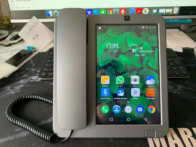 Cận cảnh chiếc điện thoại bàn thông minh chạy Android đang hot trên MXH những ngày qua