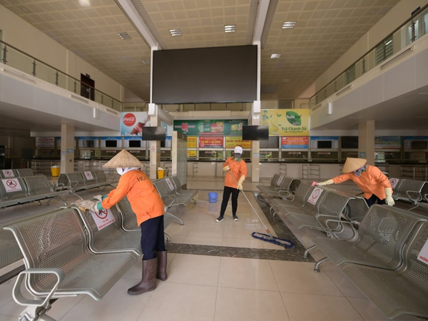 Bến xe khách Hà Nội dọn dẹp chuẩn bị đón xe liên tỉnh