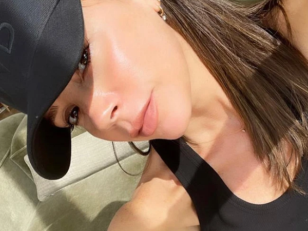 Victoria Beckham dưỡng da tuổi 47: 'Nhất kiến chung tình' với loại kem dưỡng bôi cả sáng lẫn tối