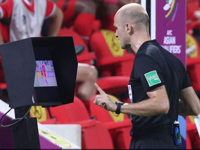 AFC họp về trọng tài ngay sau trận Việt Nam vs Oman, bất ngờ có động thái khiến NHM hài lòng