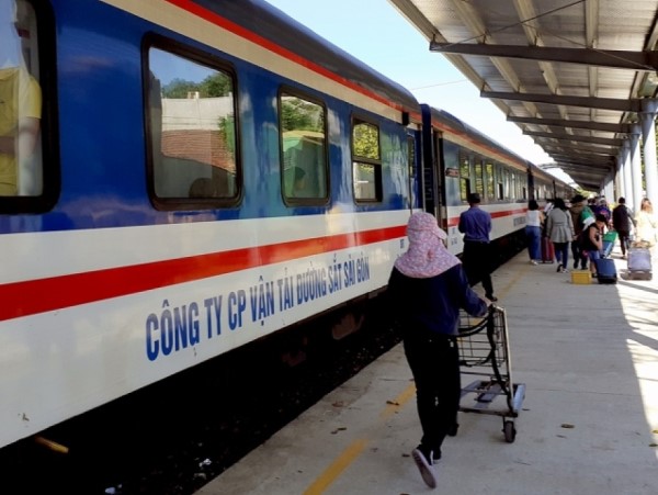 Khách đi tàu đến TP.HCM phải thông báo với chính quyền địa phương nơi cư trú