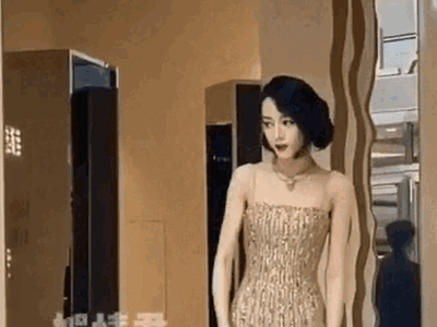 Địch Lệ Nhiệt Ba hôm nay xinh xuất sắc: Tóc ngắn hóa 'tiên tử', body có da có thịt nhìn gợi cảm, sang trọng hẳn lên