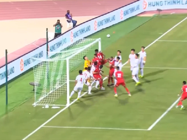'Phù thủy trắng' Philippe Troussier chỉ cách đối phó với chiến thuật đá phạt góc 'ruồi bu' của Oman