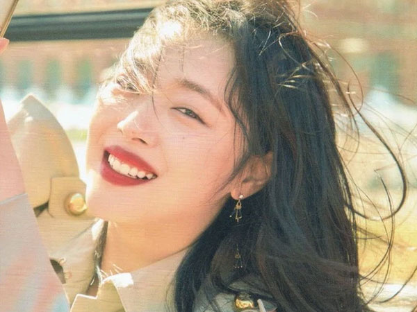 Tròn 2 năm ngày mất, nghẹn ngào nhìn lại bộ ảnh cuối của Sulli: Thì ra showbiz từng có 'đóa hoa lê tuyết' đẹp lay động lòng người đến thế!