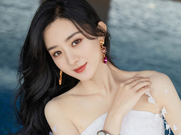 Mỹ nhân Cbiz 'hack' tuổi đâu chỉ nhờ má 'bánh bao', kiểu tóc đi kèm cũng giúp visual thăng hạng nhiều phết đấy