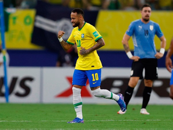 Neymar cùng hàng công thăng hoa, Brazil vùi dập Uruguay