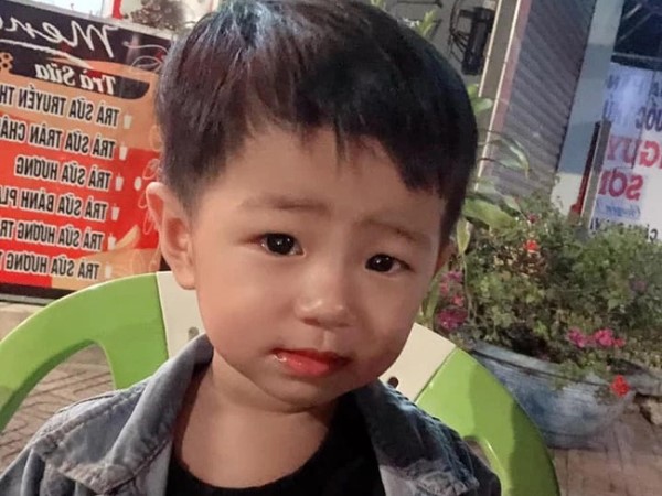 Bé trai 2 tuổi mất tích bí ẩn khi đang chơi trước sân nhà, gia đình xin tặng 200 triệu cho ai tìm thấy con