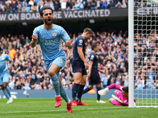 Bernardo và De Bruyne giúp Man City hạ đẹp Burnley
