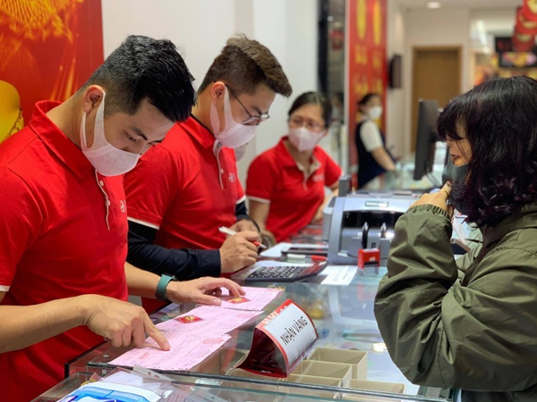 Giá vàng hôm nay 17/10: Mất đỉnh cao, giảm 300 nghìn đồng/lượng