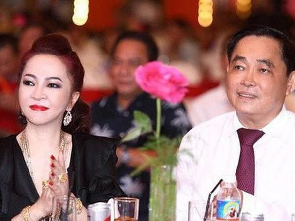 Giữa ồn ào kiện nghệ sĩ, vợ chồng CEO Phương Hằng có hành động nhận 'mưa' khen ngợi