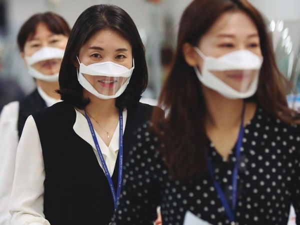 ‘Sống chung với COVID-19’ trở thành xu thế toàn cầu