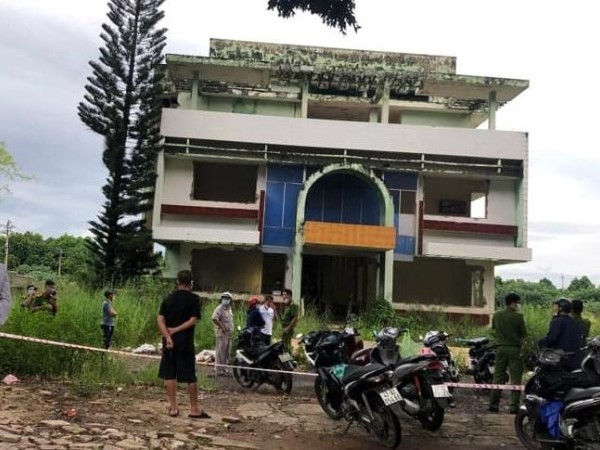 Phát hiện người đàn ông treo cổ bên trong căn nhà hoang