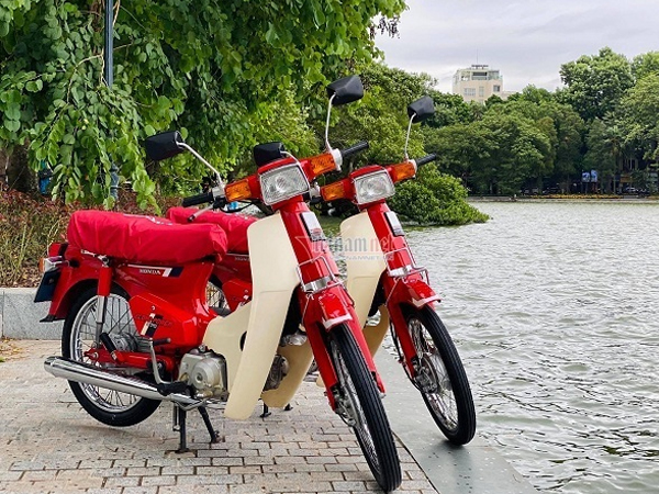 Cặp đôi Honda DD đỏ giá 700 triệu, chục người hỏi mua chủ xe không bán