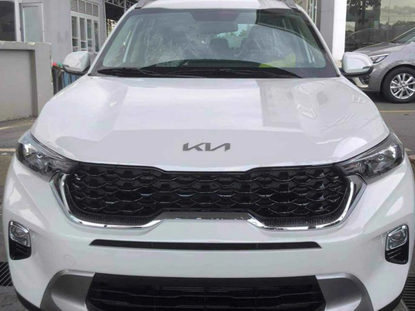 Kia Sonet đầu tiên về đại lý Việt Nam - SUV cỡ nhỏ gây tranh cãi vì giá cao nhất 609 triệu đồng, đấu Toyota Raize