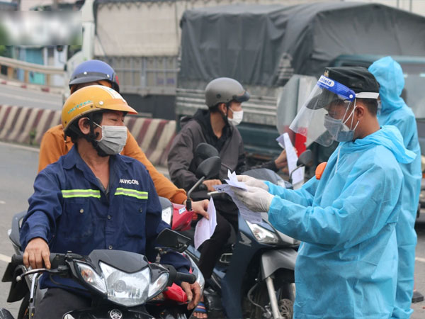 12 chốt ở cửa ngõ TP.HCM vẫn kiểm tra giấy xét nghiệm COVID-19
